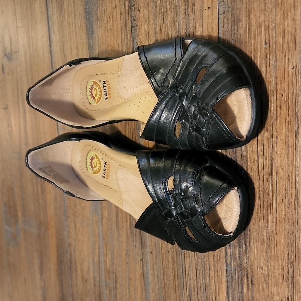 Earth spirit leather sandals size 5.5